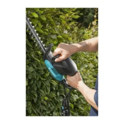 Gardena Taille-haies électrique Easycut 500/55 – 500w – Lame 55cm & Coupe ø18mm – Poignée Ergoline – Butée De Protec -Pas Cher Jardinoa Magasin 645b8f41b85e72.84907981